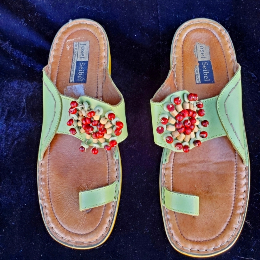 Josef Seibel Leather Round Open Toe with Toe-Loop Slide On Sandals.